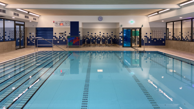 Schwimmhalle
