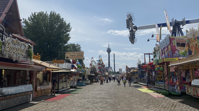 Blick auf die Kirmesstände