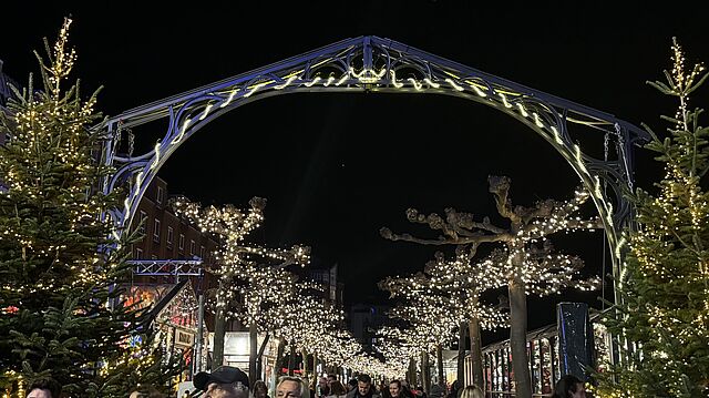 Der Eingang zur Weihnachtspromenade