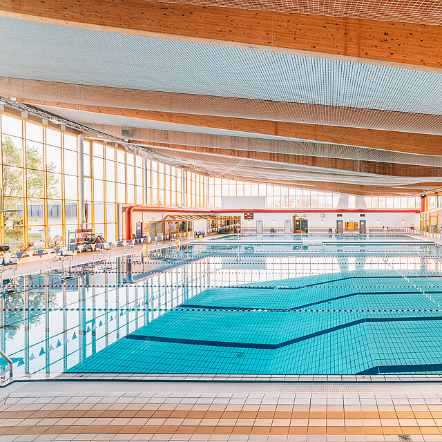 Ein Schwimmbecken