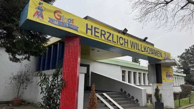 Der Indoorspielplatz Gino's Kinderland von außen