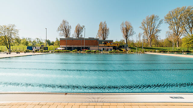 Eins der Becken im Strandbad Lörick