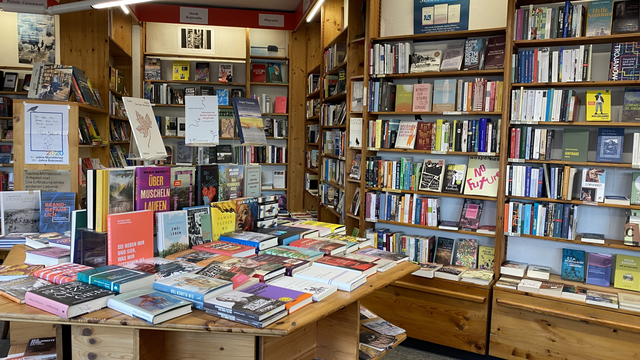 Bücherregale voller Bücher