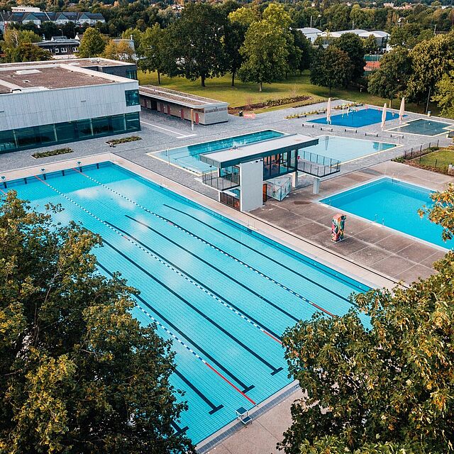 Schwimmbecken von oben