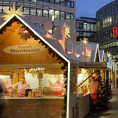 Buden auf dem Märchenmarkt.