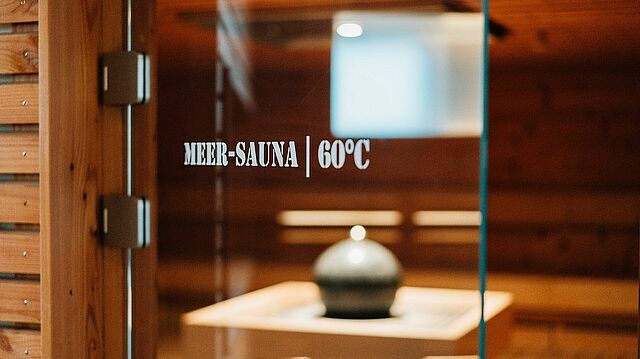 Nahaufnahme des Eingangs zur Meer-Sauna.