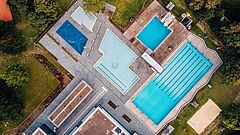 Das Allwetterbad von oben