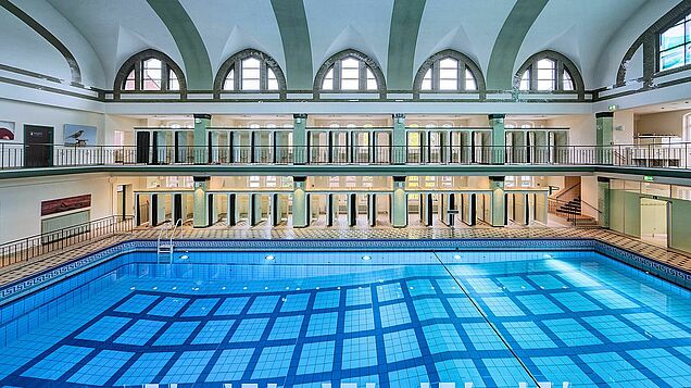 Das Becken der Münstertherme