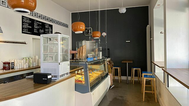 Die Eisdiele Tati von innen.