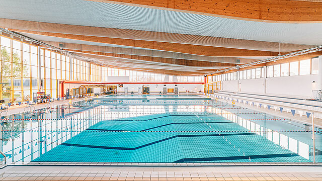 Die 33m-Halle im Rheinbad