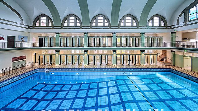 Das Becken der Münstertherme