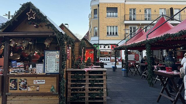 Eine Hütte auf dem Weihnachtsmarkt in Oberkassel