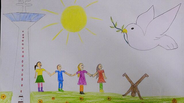 Ein gemaltes Bild mit dem Rheinturm von Düsseldorf und einer Friedenstaube drauf