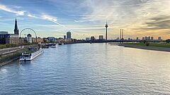 Skyline und Rhein von Düsseldorf