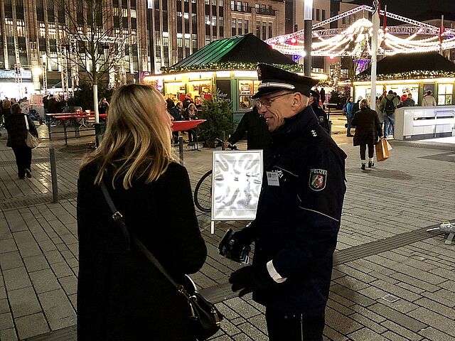 Polizei auf Weihnachstmarkt