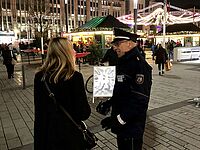 Polizei auf Weihnachstmarkt