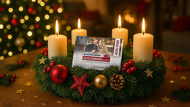 Adventskranz mit Schlemmerbuch in der Mitte