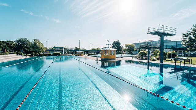 Ein Schwimmbecken