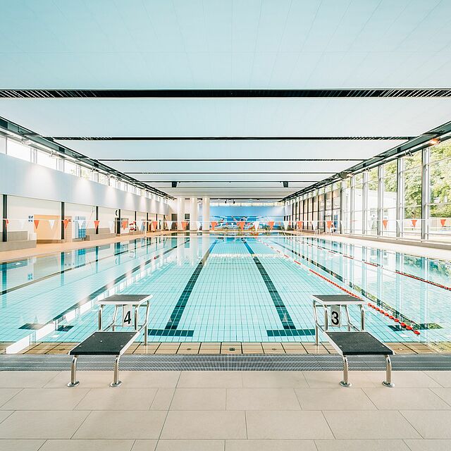 Schwimmbecken im Familienbad Niederheid