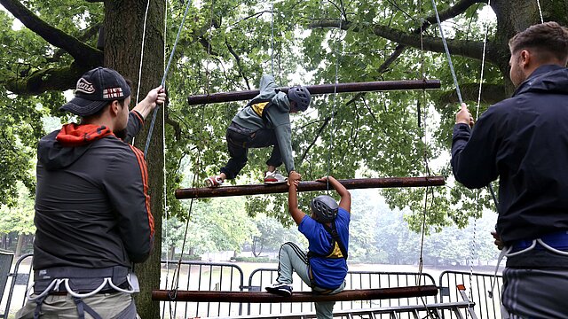 Baumklettern mit Sicherung gibt es beim OAC 2026 im Freizeitpark Ulenbergstraße