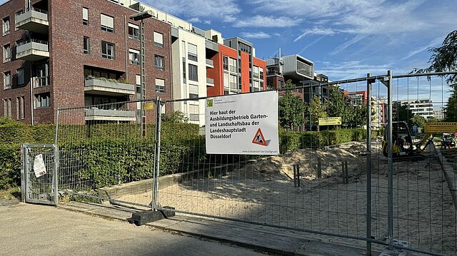Bauzaun um den Spielplatz im Berty-Albrecht-Park