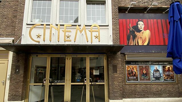 Der Eingang des Cinema Kinos.
