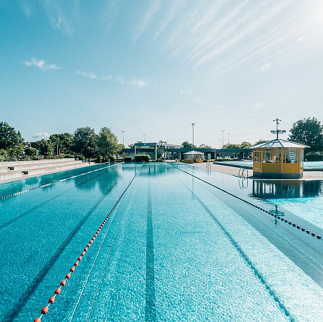 Schwimmbecken