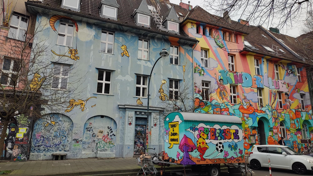 Bunte Häuser auf der Kiefernstraße
