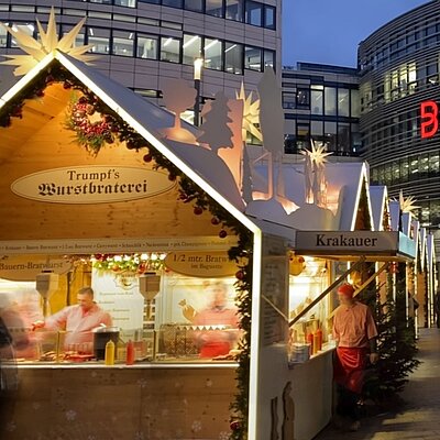 Buden auf dem Märchenmarkt.