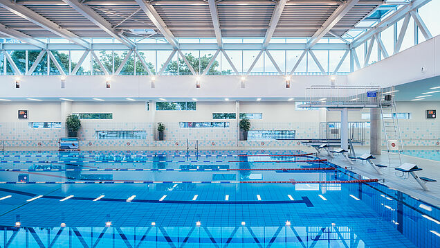 Das Schwimm in Bilk von innen