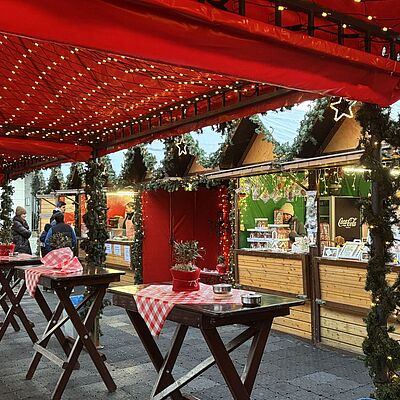 Überdachung auf dem Weihnachtsmarkt in Oberkassel