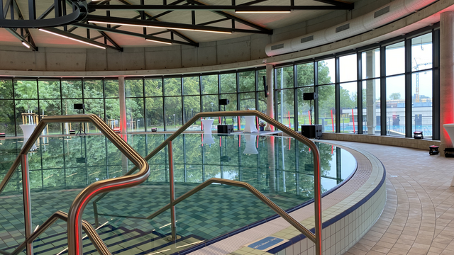 Das Vitalbecken mit Treppeneinstieg