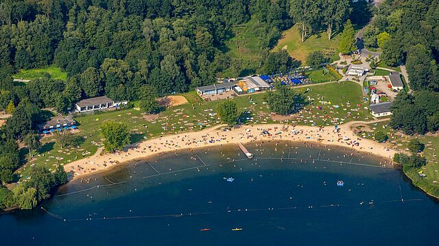 Der Unterbacher See aus der Luft