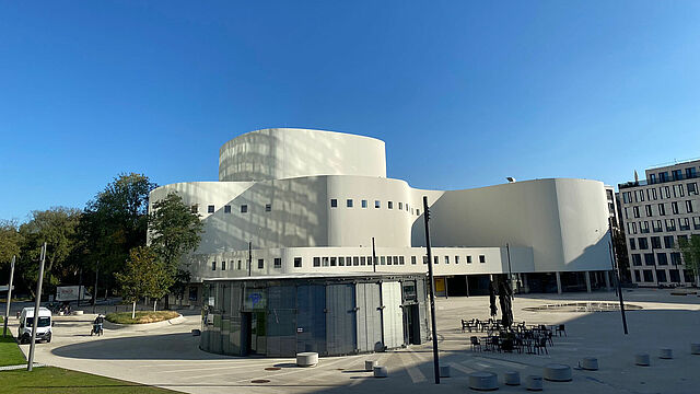 Schauspielhaus von vorne.